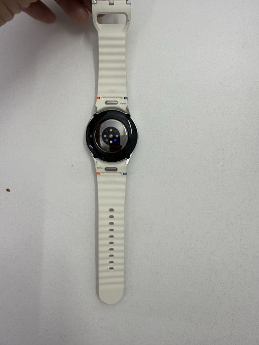 Смарт-часы Samsung Galaxy Watch с белым ремешком оригинал