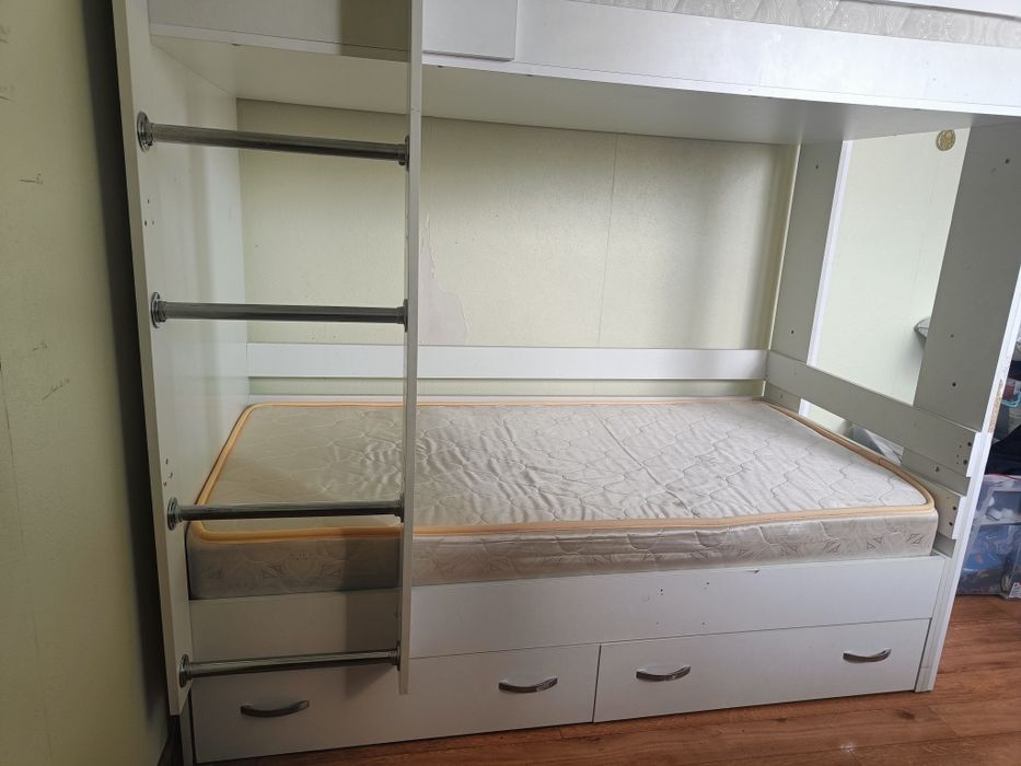 Продам двухъярусную кровать