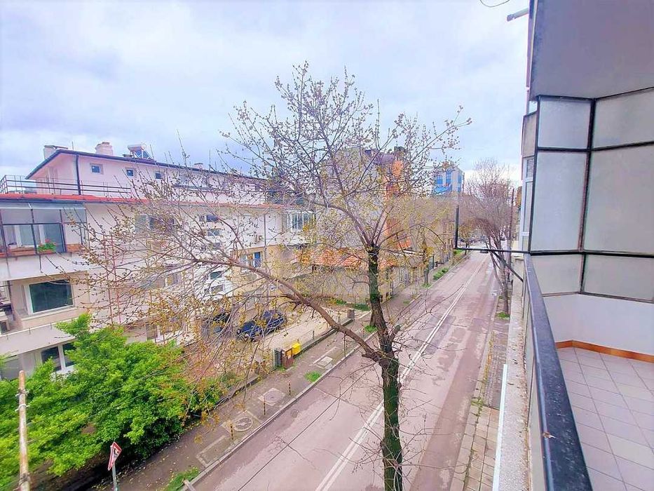 Дава се под наем Тристаен апартамент в Варна, Общината - 130 кв.м за 510 € - Снимка #8