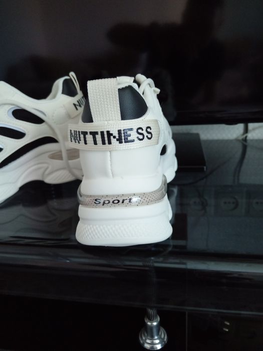 Кроссовки брендовые