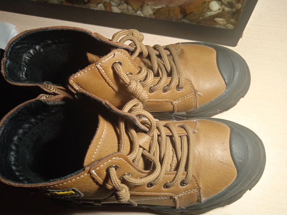 Продам осенние ботиночки для мальчика