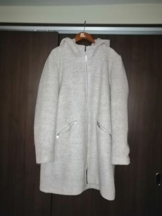 Vabd rapid haina de stofa crem cu gluga in starefbuna