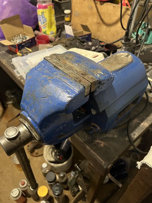 Тески слесарные.