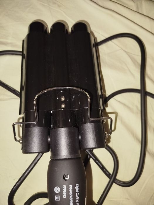 Продам  плойку тройную.