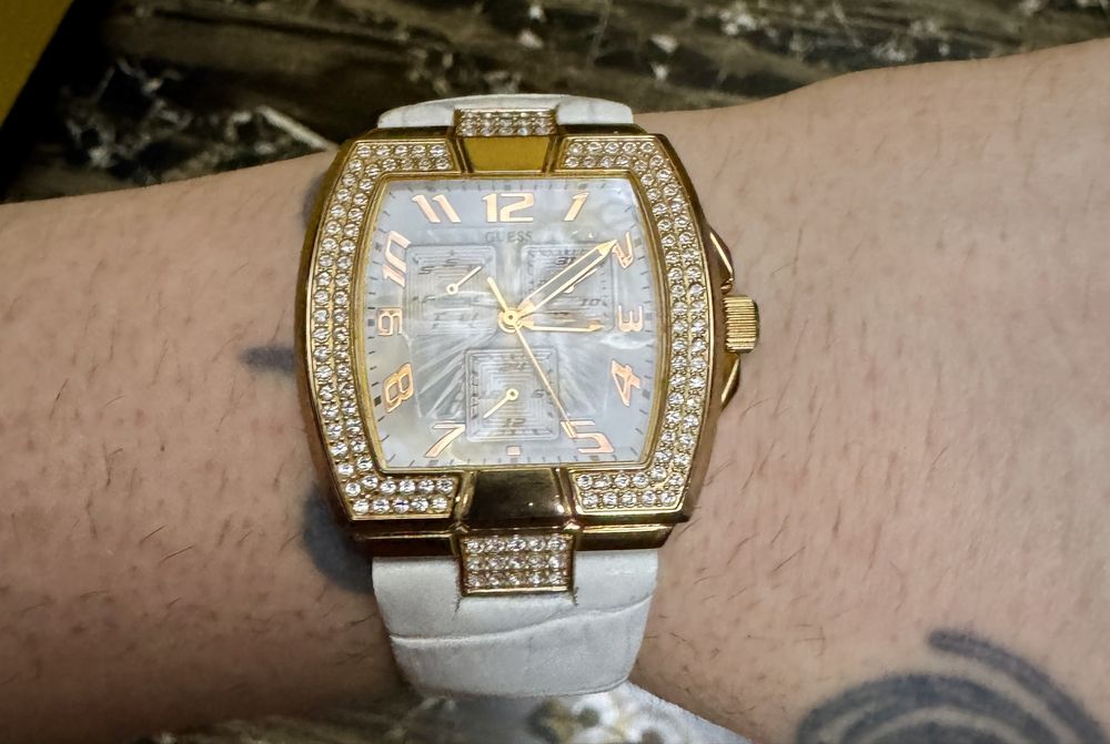 GUESS Watch White Gold-tone Unisex/Women