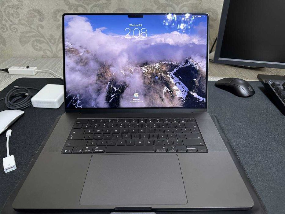 MacBook Pro 16" M5 Max • 48GB • 2TB • 38 циклов • 100% батарея