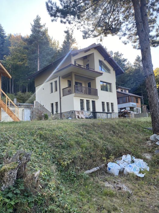 Продавам вила  в село Яврово