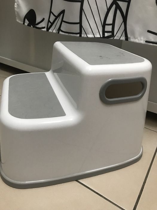 Детский стульчик-подставка и сиденье для унитаза