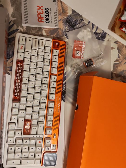 Vand tastatura QWERTKEY QK100 APEX