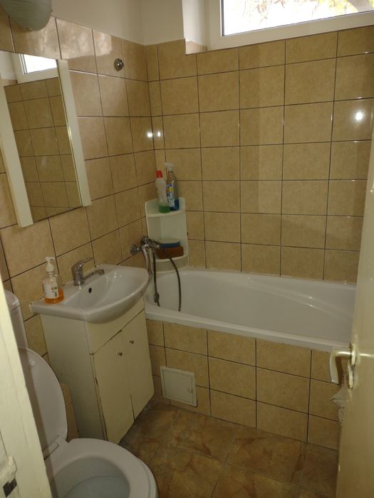 Închiriez apartament liber