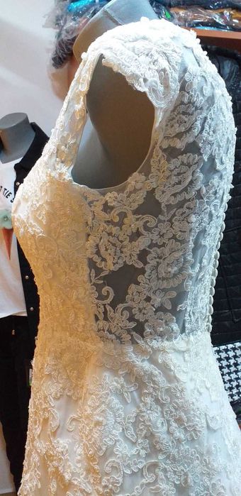 Сватбена рокля от колекцията на модна къща "Романтика"