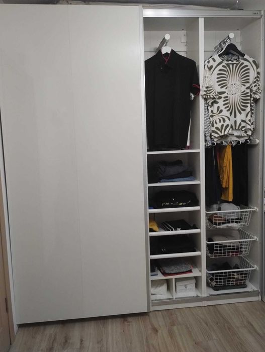 Dressing alb, compartimentat foarte bine