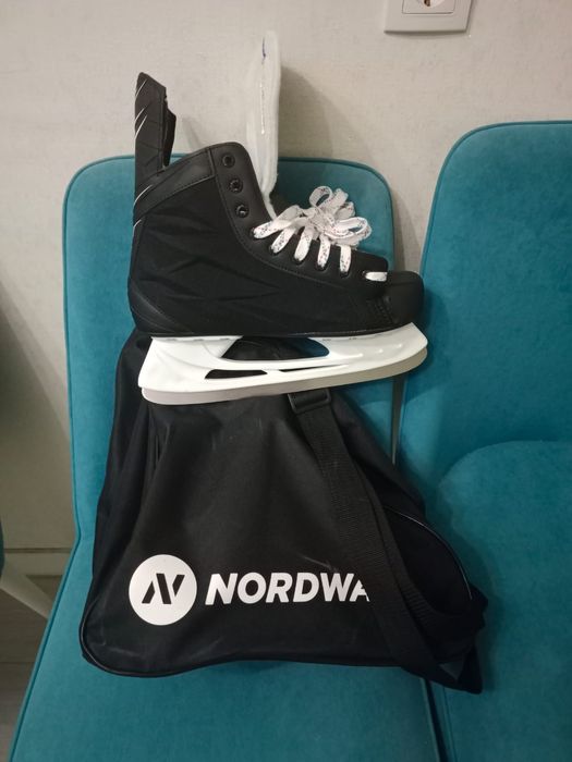 Коньки хоккейные