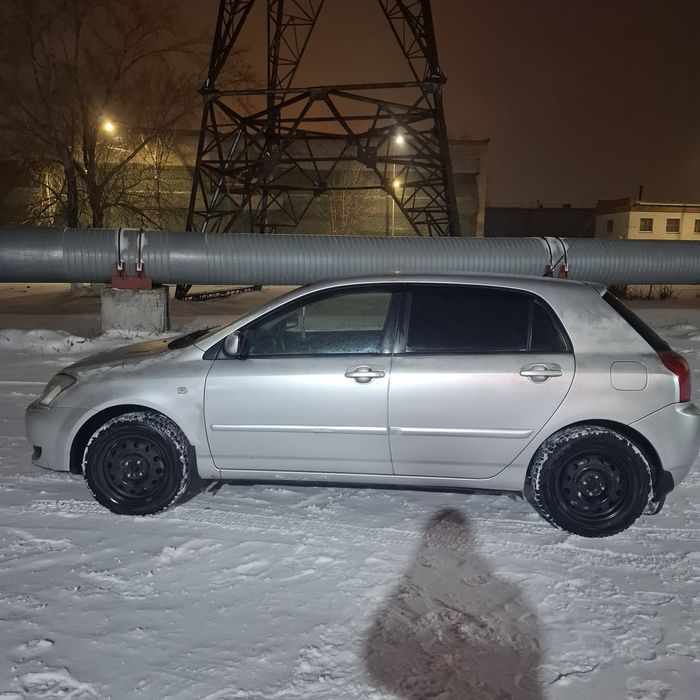 Тойота Королла е120 хэтчбек 2003год