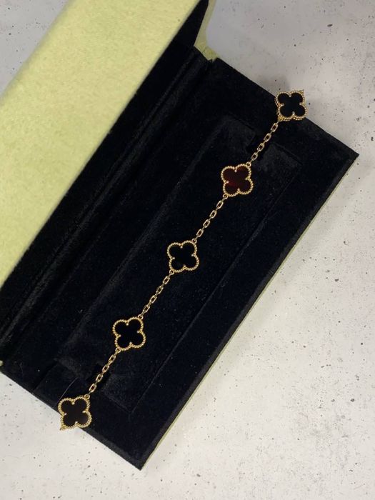 Браслет от Van Cleef
