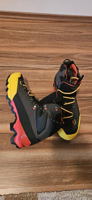Bocanci drumetie barbati La Sportiva Aequilibrium LT GTX