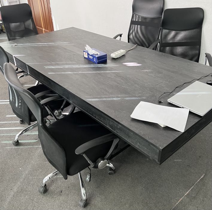 Ofisniy stol, aiko brendidan