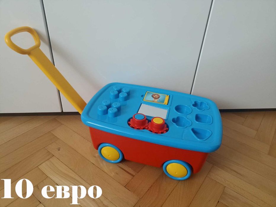 Бебешки играчки.