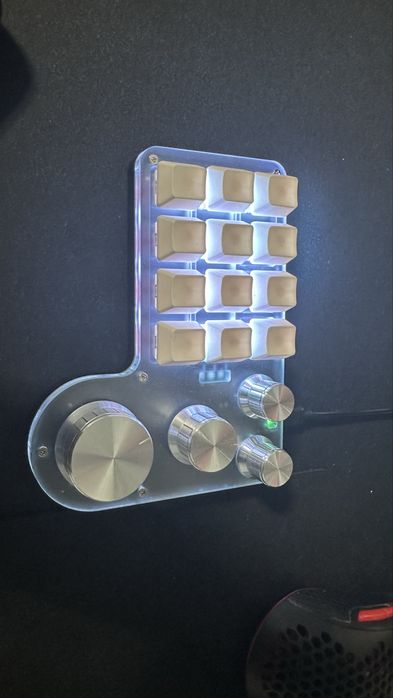 Малка клавиатура (Streamdeck подобно)