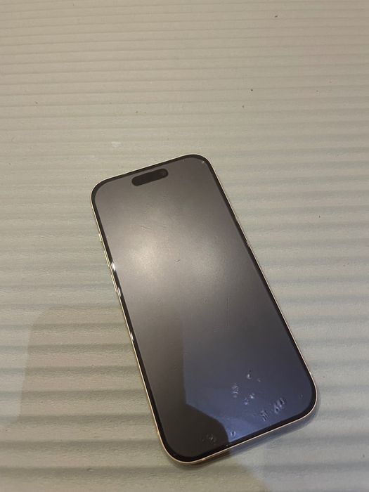 Продавам iPhone 15