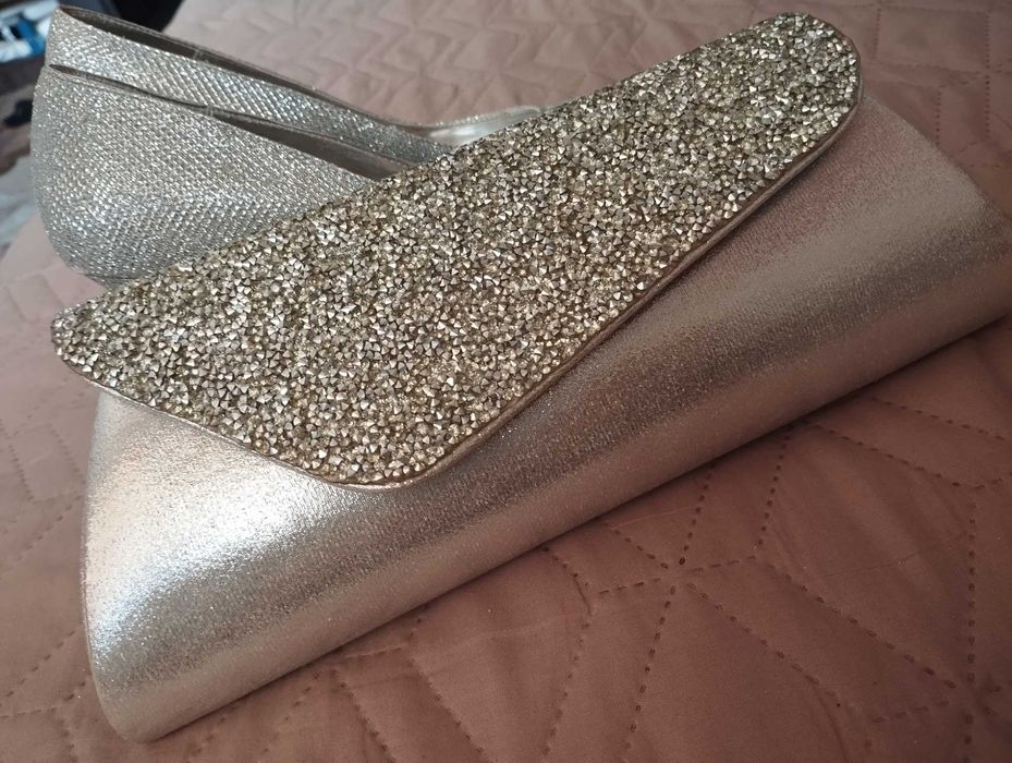 Стилни Сребристи Дамски Токчета и Чанта