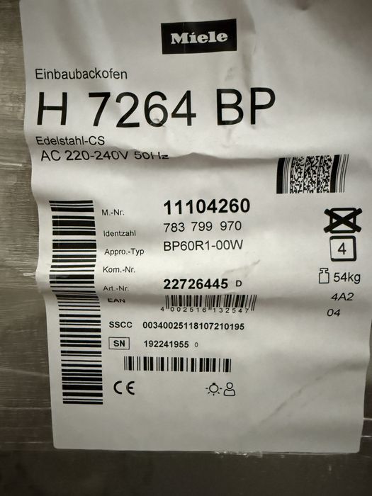 Фурна за вграждане с пиролиза Miele H7264BP нова