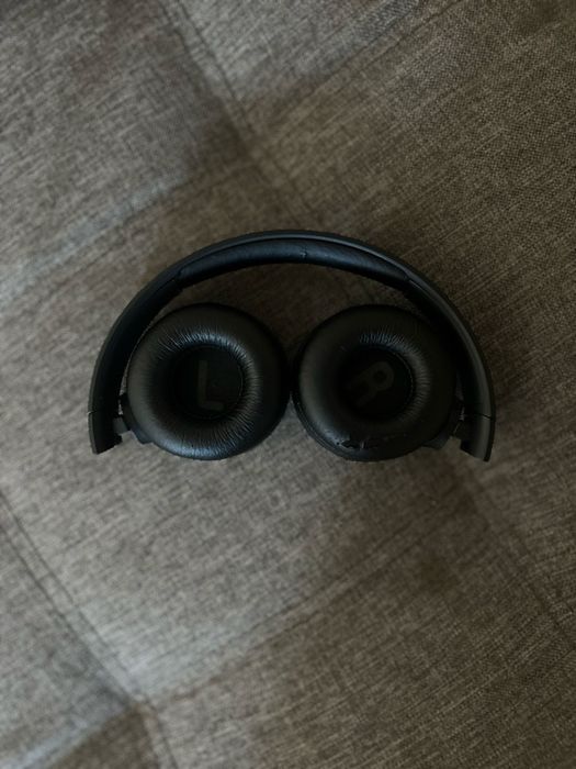 Наушник JBL срочно продаются