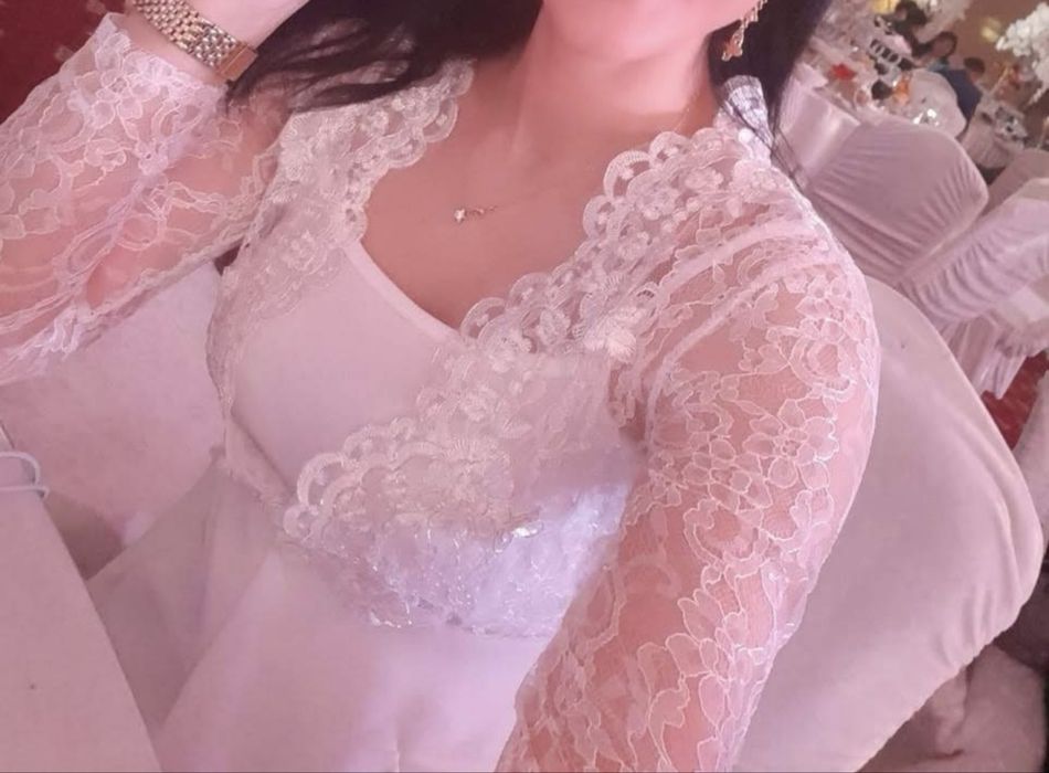 Продаю белую двойку  костьюм