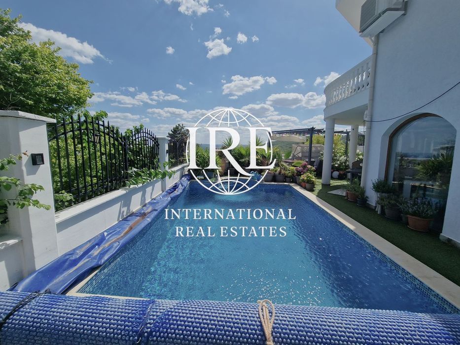 International Real Estates (IRE) представя: Великолепна триетажна къщ