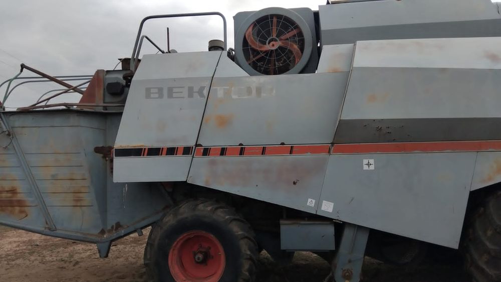 Продам комбайн вектор