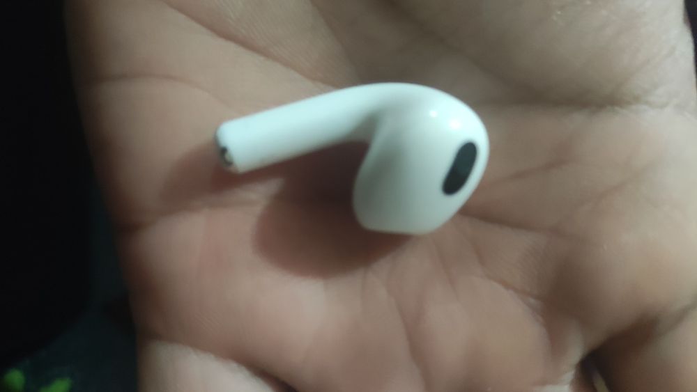 Продам оригинал левый ухо от airpods 3