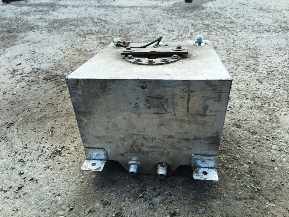 Противоотливной бак и насос высокого давления.