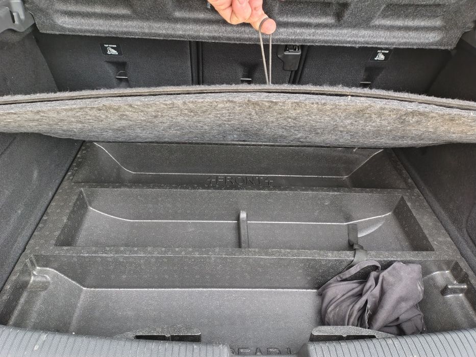 Vând sau schimb cu Zafira C pe benzină