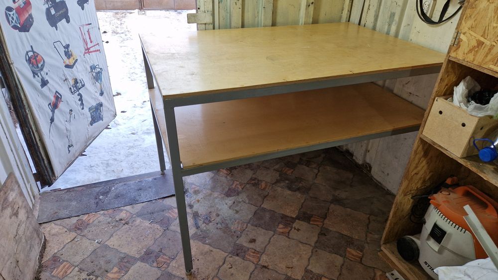 Стол верстак из металла и фанеры
