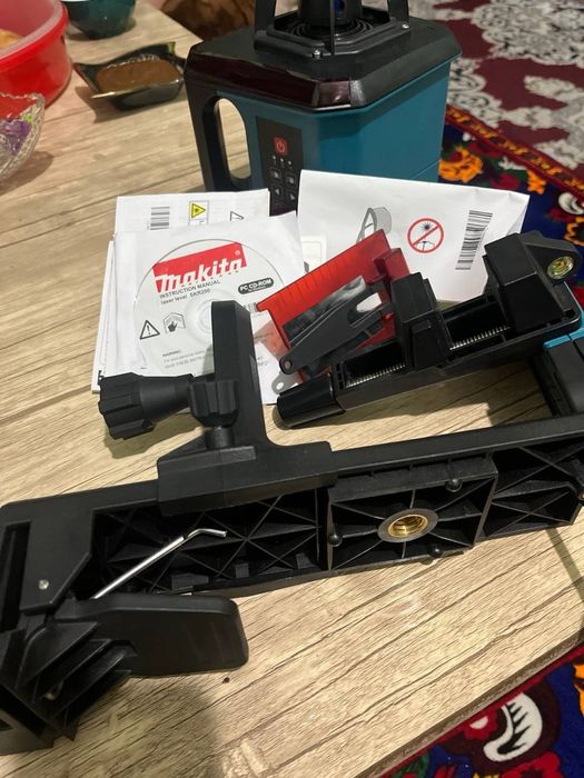 Лазерный нивелир Makita SKR200