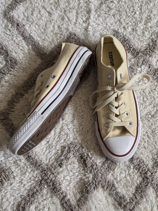 Кецове Converse в кремав цвят