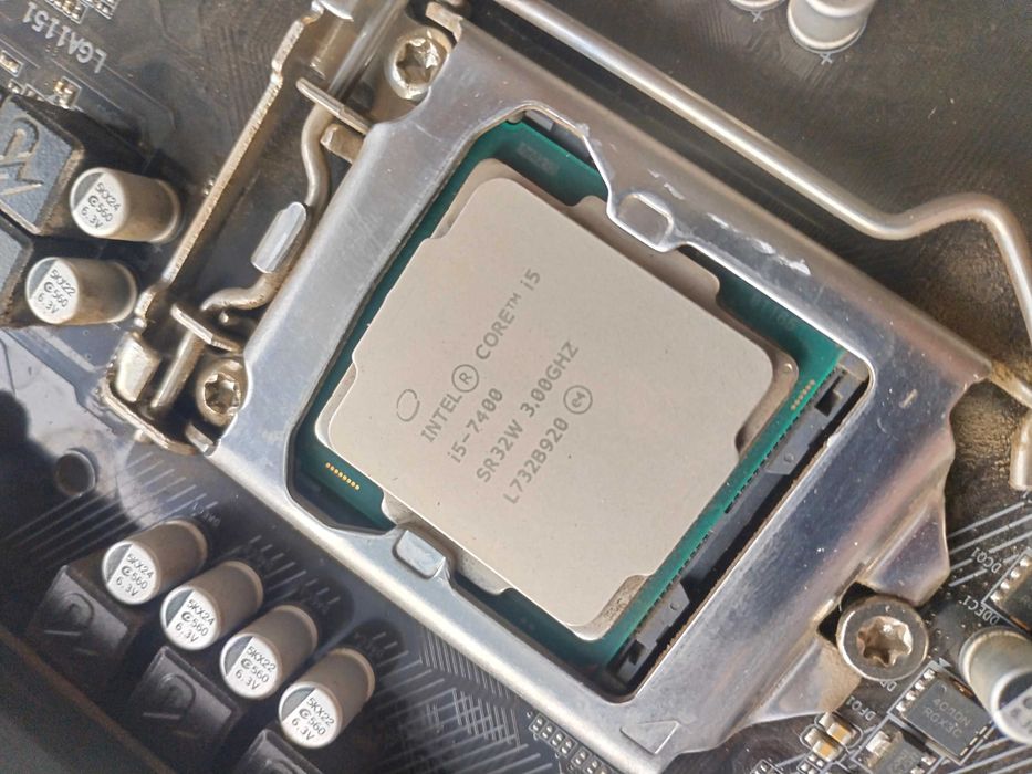 Kit CPU i5 7400 + mb Gigabyte GA-B250M-D3H + 2x8gb RAM DDR4 2400mhz