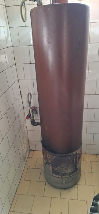 Cazan de baie pe lemne.