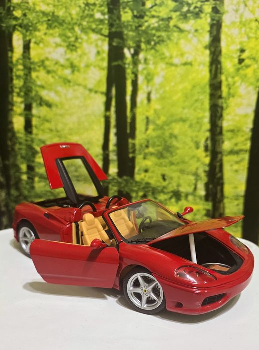Ferrari 360 Spider 1:18 HotWheels
9/10, mici zgârieturi și una