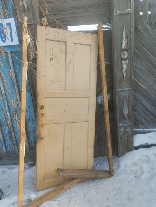 Продам дверь 80 см. С косяком