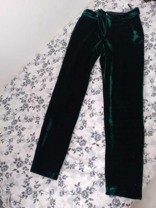Pantaloni din catifea , nepurtati , verde frumos