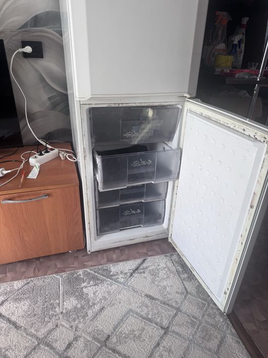 Продам холодильник