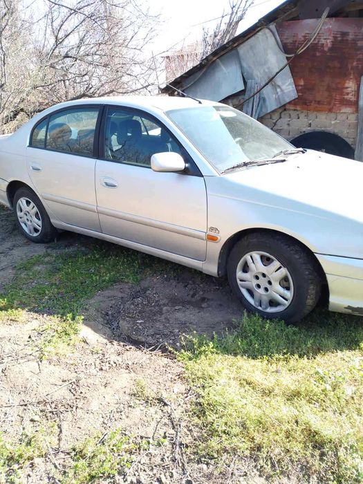 Продавам Тойота Авенсис