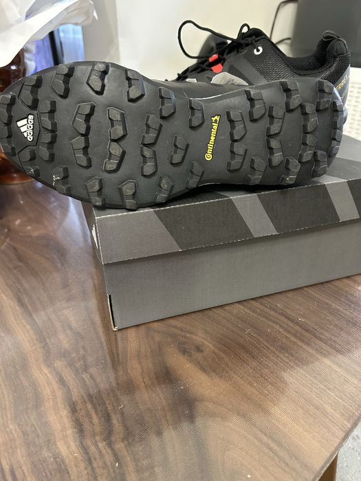 Новые кроссовки -ADIDAS- 40 размер.