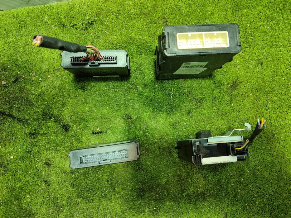 MODUL CONTROL TRANSMISIE + MODUL SENZORI PARCARE (2 BUC.) + MODUL PRESIUNE ANVELOPE  TOYOTA PRIUS T3 V 1.8 BENZINA HYBRID ELE 2015 / HATCHBACK 2015-2018 COD OEM 89535-76011 / PZ464-G3421-C1 / 4M0175T51 / 89760-47050 / PZ464-B4420-B1