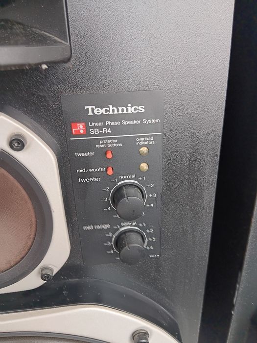 Technics model SB-R4  3 лентови тонколони 130w