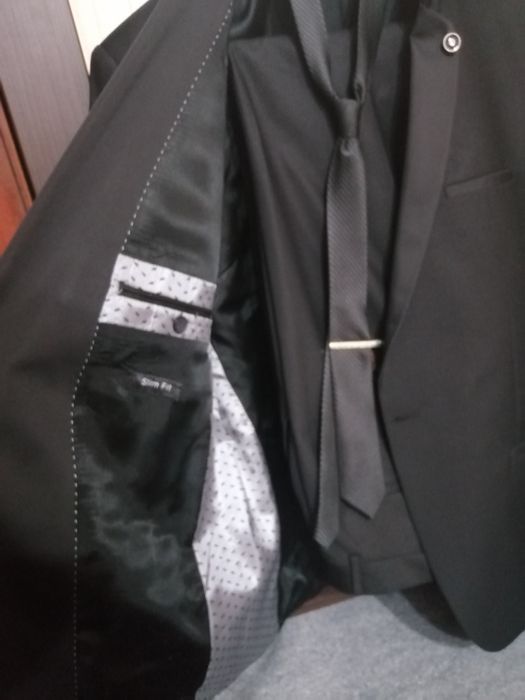 Мъжки официален костюм