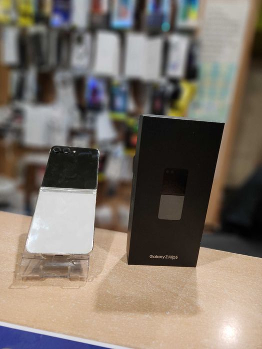 Samsung Z Flip5 - 256Gb/8 - Alb - Factura - Garantie
