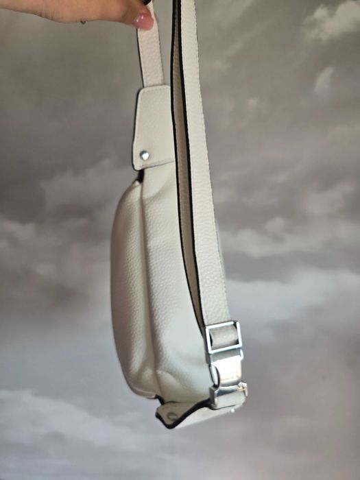 Дамска бяла спортна чанта