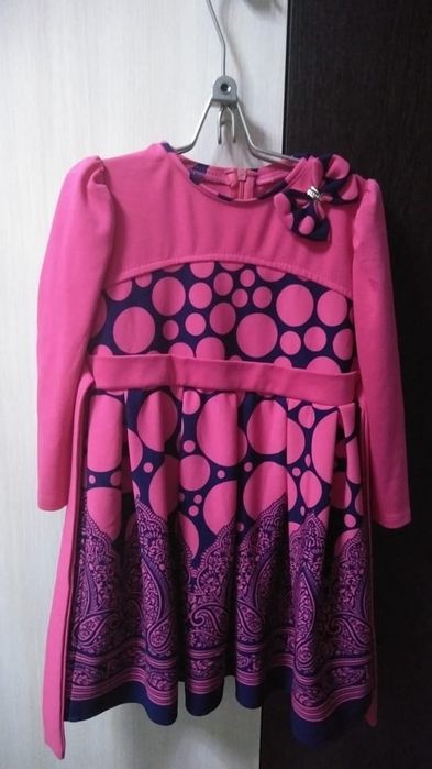 Продам на девочку платья размер 34